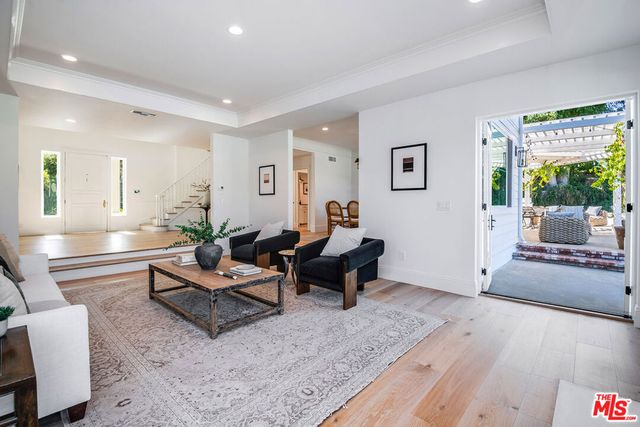 24049 Chestnut Way, Calabasas, CA 91302