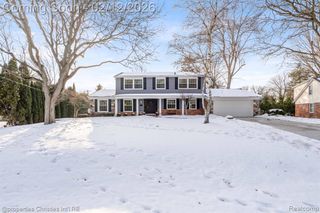 5772 Kingsmill Drive, Bloomfield Hills, MI 48301