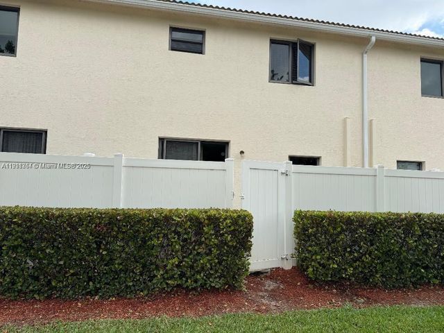 424 NE 194 Ter, Miami, FL 33179