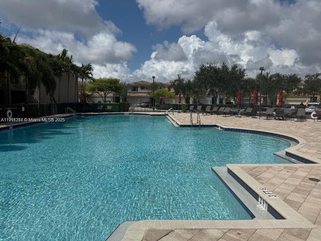 424 NE 194 Ter, Miami, FL 33179