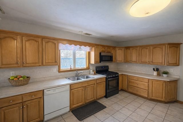 50 School Street 2nd FL R, Hudson, MA 01749