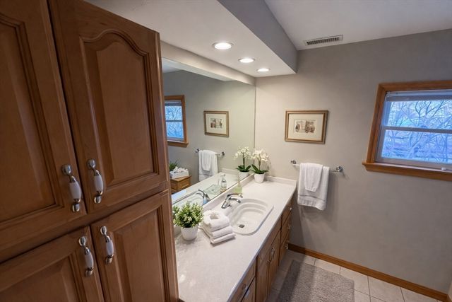 50 School Street 2nd FL R, Hudson, MA 01749