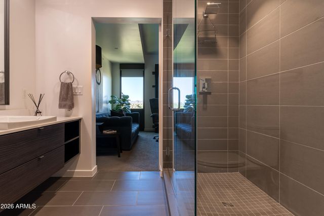 200 W PORTLAND Street 624, Phoenix, AZ 85003