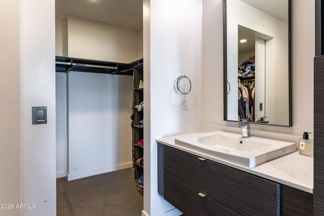 200 W PORTLAND Street 624, Phoenix, AZ 85003