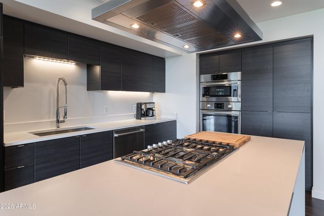 200 W PORTLAND Street 624, Phoenix, AZ 85003