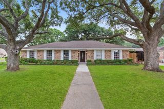 2001 Briar Lane, Richmond, TX 77469