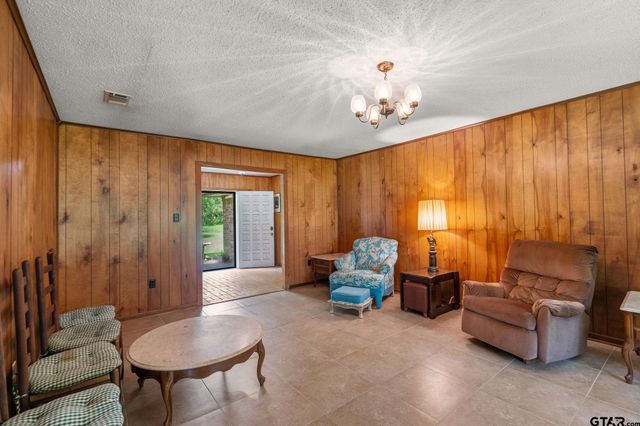 8103 N HWY 259, Omaha, TX 75571