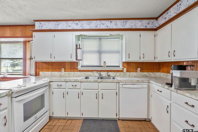 8103 N HWY 259, Omaha, TX 75571