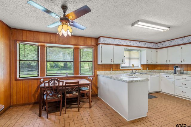 8103 N HWY 259, Omaha, TX 75571