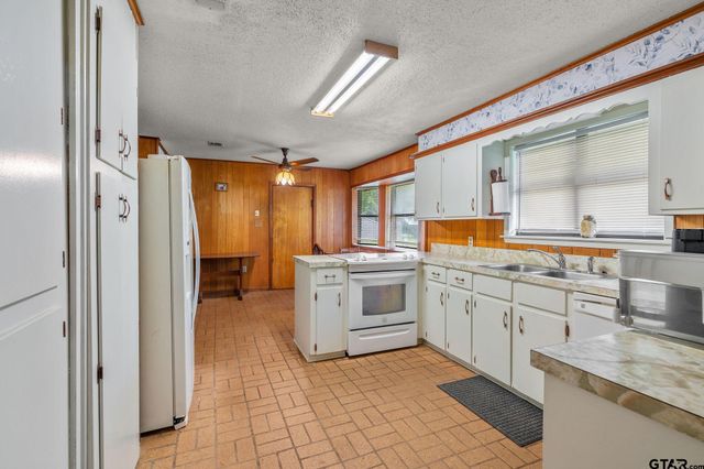 8103 N HWY 259, Omaha, TX 75571