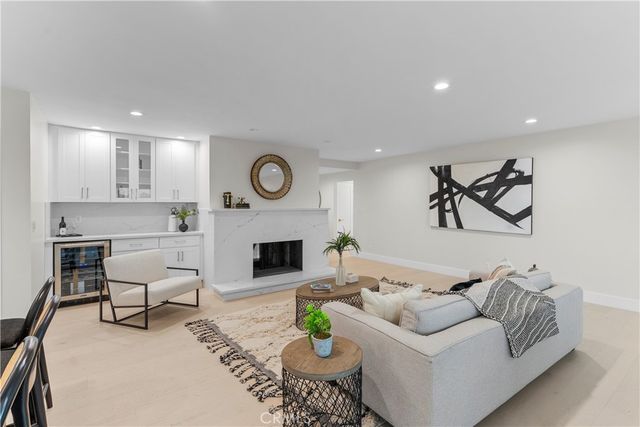 16915 Dormie, Encino, CA 91436