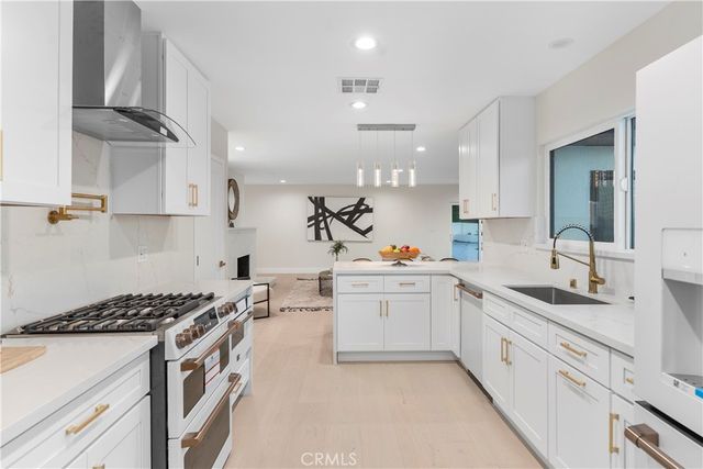 16915 Dormie, Encino, CA 91436