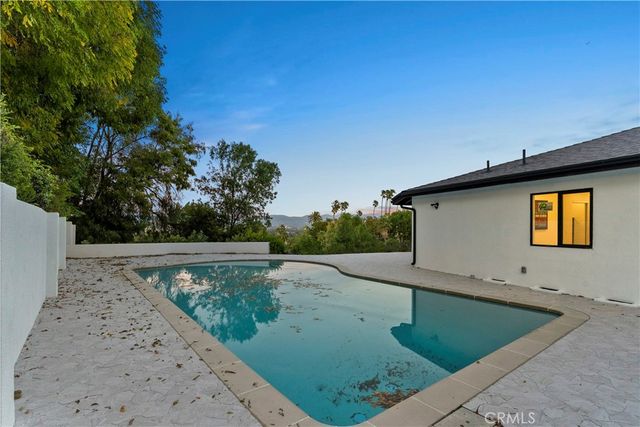 16915 Dormie, Encino, CA 91436