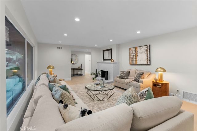 16915 Dormie, Encino, CA 91436