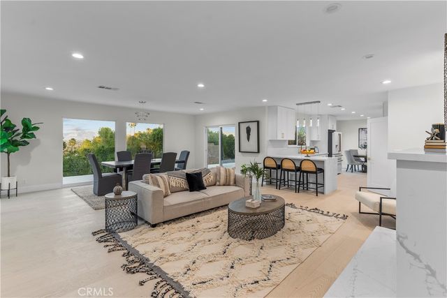 16915 Dormie, Encino, CA 91436