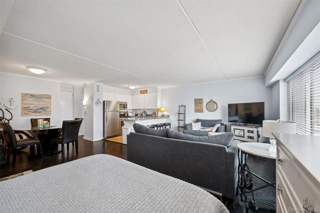 170 W Broadway 4I, Long Beach, NY 11561