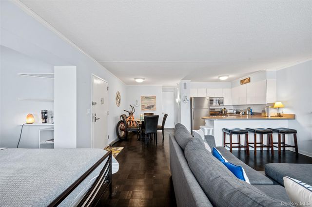 170 W Broadway 4I, Long Beach, NY 11561