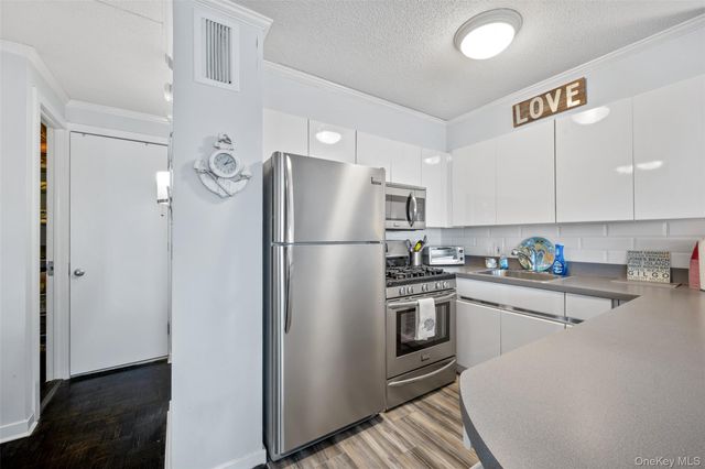 170 W Broadway 4I, Long Beach, NY 11561