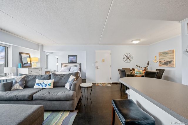 170 W Broadway 4I, Long Beach, NY 11561