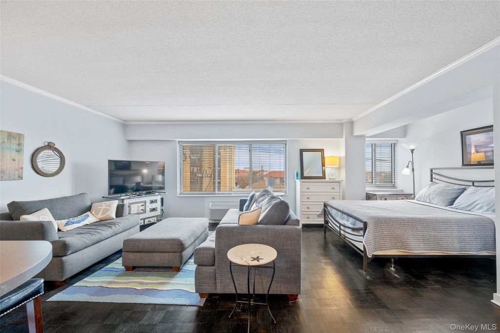 170 W Broadway 4I, Long Beach, NY 11561