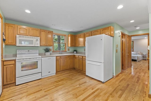 41 Drexel St, Worcester, MA 01602