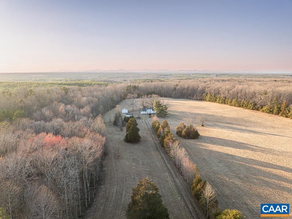 25805 N JAMES MADISON HWY, New Canton, VA 23123