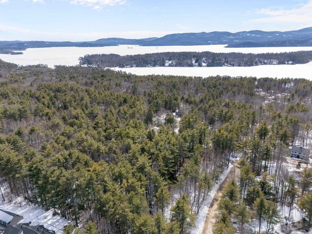 12 Laurel Circle, Wolfeboro, NH 03894
