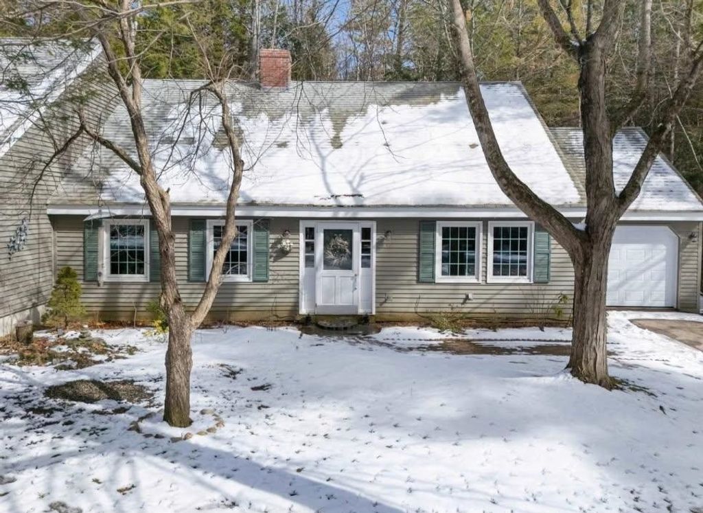12 Laurel Circle, Wolfeboro, NH 03894