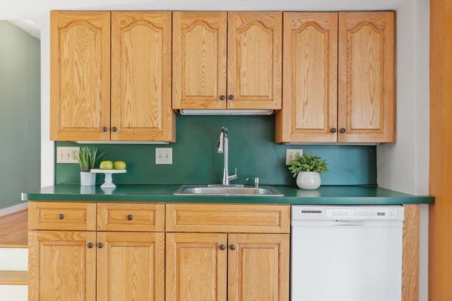 10 Fairview Road, Peabody, MA 01960