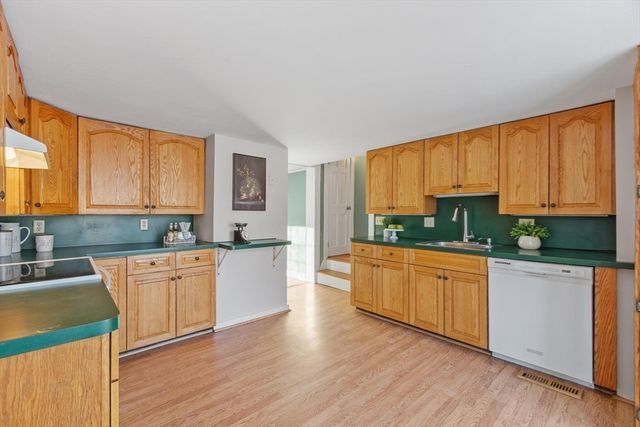 10 Fairview Road, Peabody, MA 01960