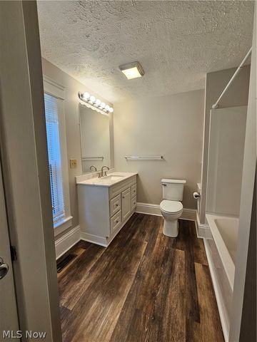 1005 Raymond Street, Akron, OH 44307