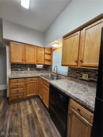 1005 Raymond Street, Akron, OH 44307