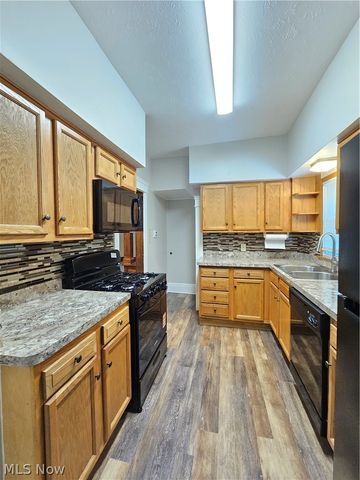 1005 Raymond Street, Akron, OH 44307
