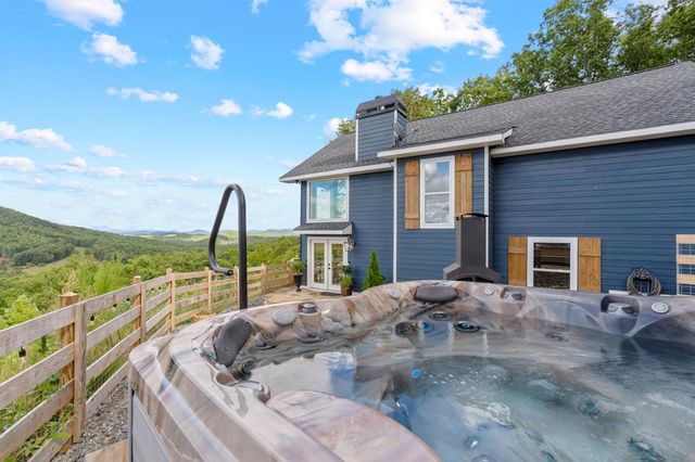 890 Hickory Drive, Mineral Bluff, GA 30559