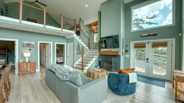 890 Hickory Drive, Mineral Bluff, GA 30559