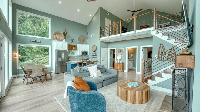 890 Hickory Drive, Mineral Bluff, GA 30559