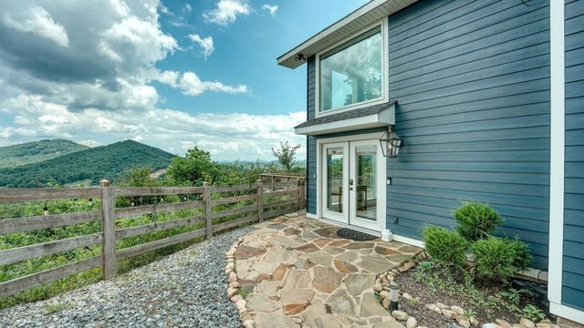 890 Hickory Drive, Mineral Bluff, GA 30559