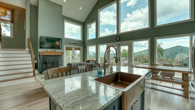 890 Hickory Drive, Mineral Bluff, GA 30559