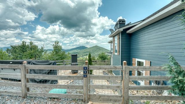 890 Hickory Drive, Mineral Bluff, GA 30559