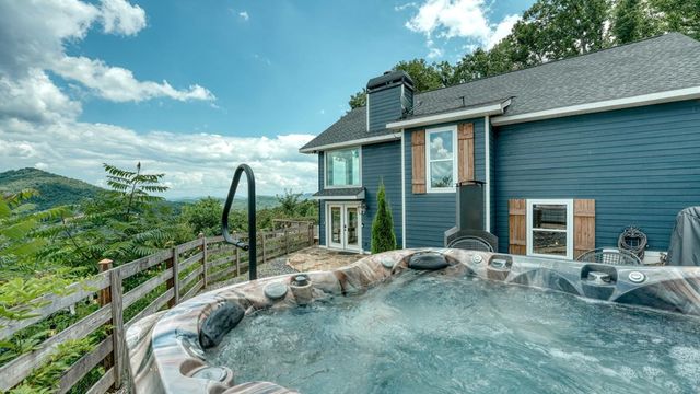 890 Hickory Drive, Mineral Bluff, GA 30559