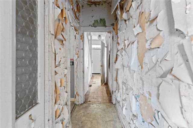 2417 Osgood St, Perry Hilltop, PA 15214