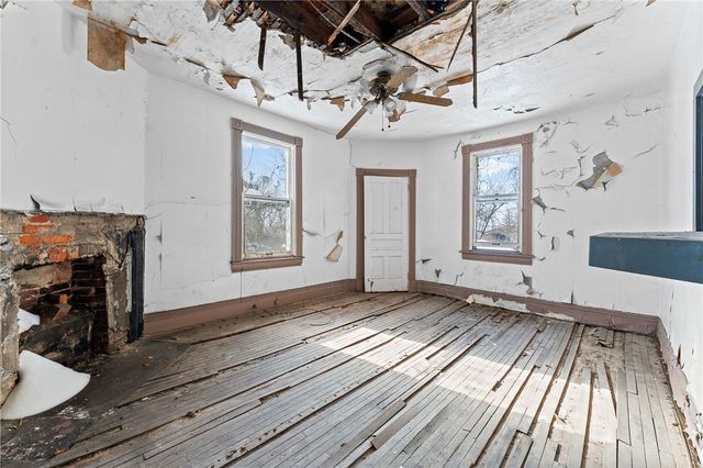 2417 Osgood St, Perry Hilltop, PA 15214