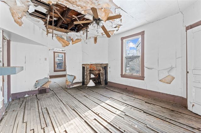 2417 Osgood St, Perry Hilltop, PA 15214