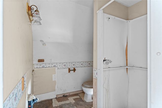 2417 Osgood St, Perry Hilltop, PA 15214