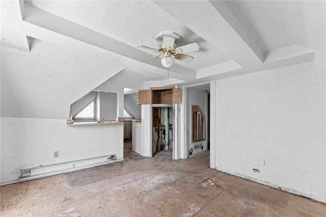 2417 Osgood St, Perry Hilltop, PA 15214