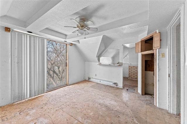 2417 Osgood St, Perry Hilltop, PA 15214