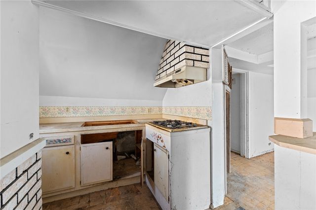 2417 Osgood St, Perry Hilltop, PA 15214