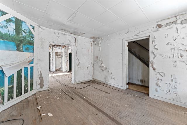 2417 Osgood St, Perry Hilltop, PA 15214