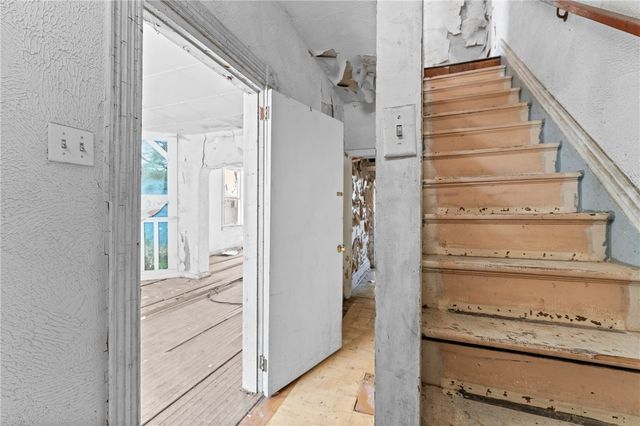 2417 Osgood St, Perry Hilltop, PA 15214