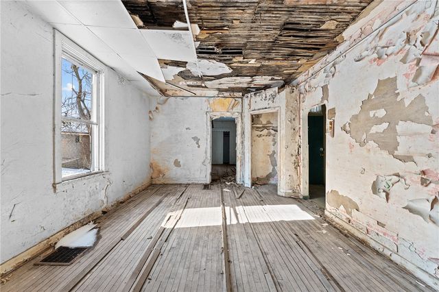 2417 Osgood St, Perry Hilltop, PA 15214